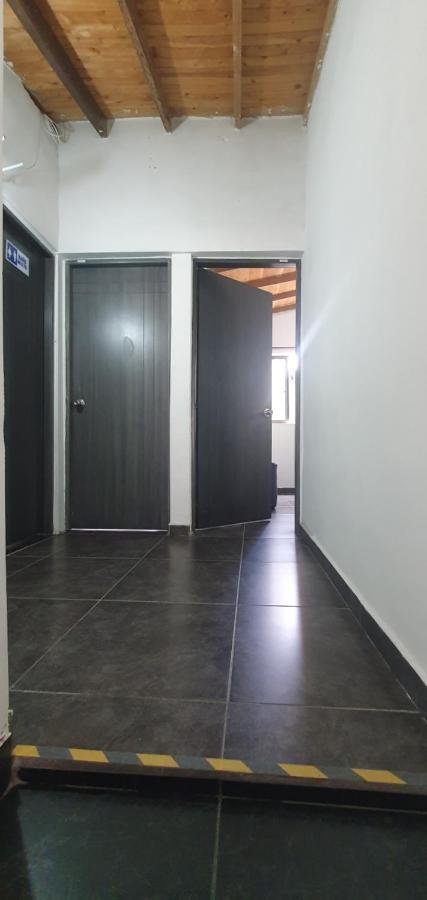 מדיין Hostel Metro Floresta Alojamiento מראה חיצוני תמונה