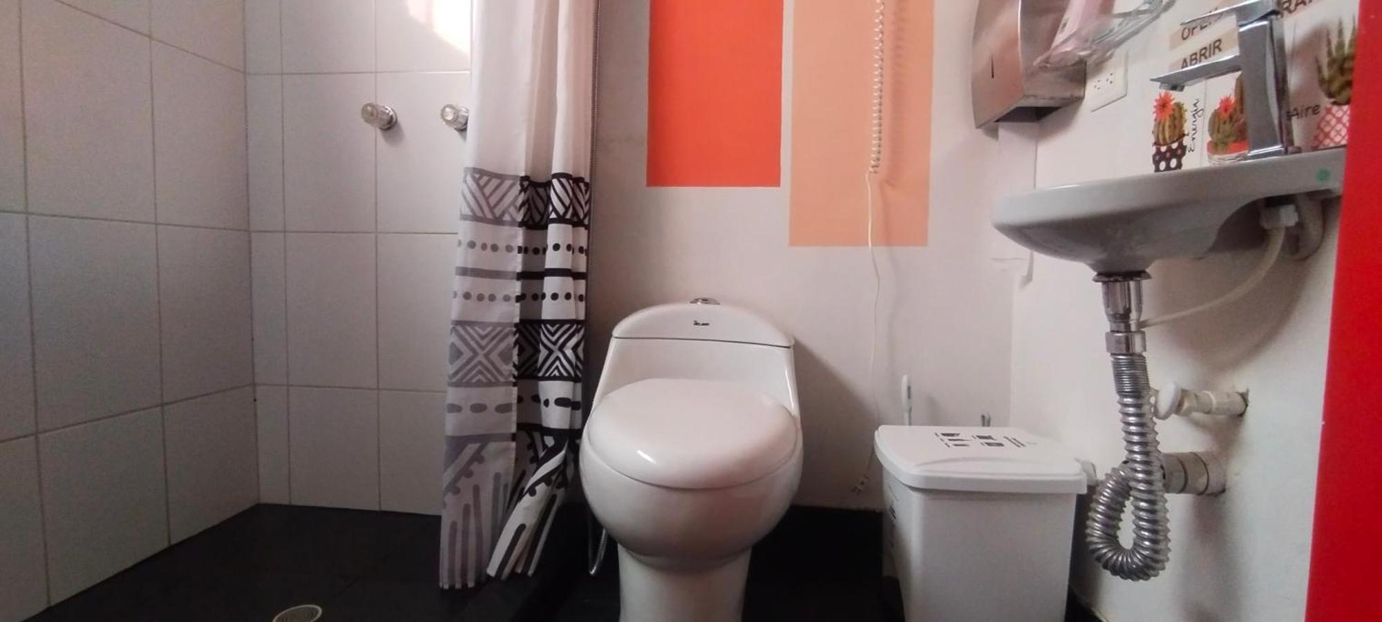 מדיין Hostel Metro Floresta Alojamiento מראה חיצוני תמונה
